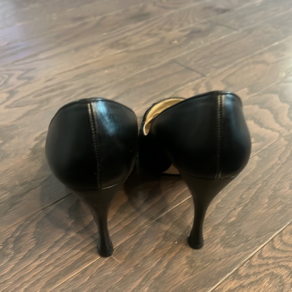 Spanish Leather Collection Pumps - Picture 2 of 4